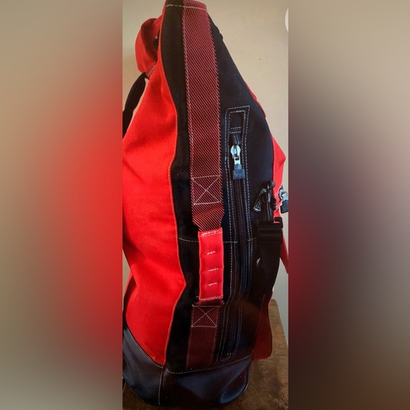 Marlboro Unlimited Drawstring Red Duffel Shoulder Bag Vintage 90’s. - Picture 2 of 15